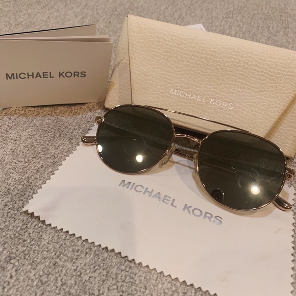 MICHEAL KORS SUNGLASSES - Picture 4 of 7